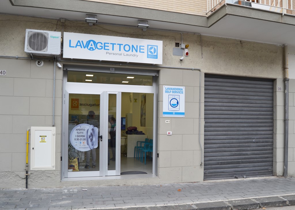 Lavagettone lavanderia self service a salerno